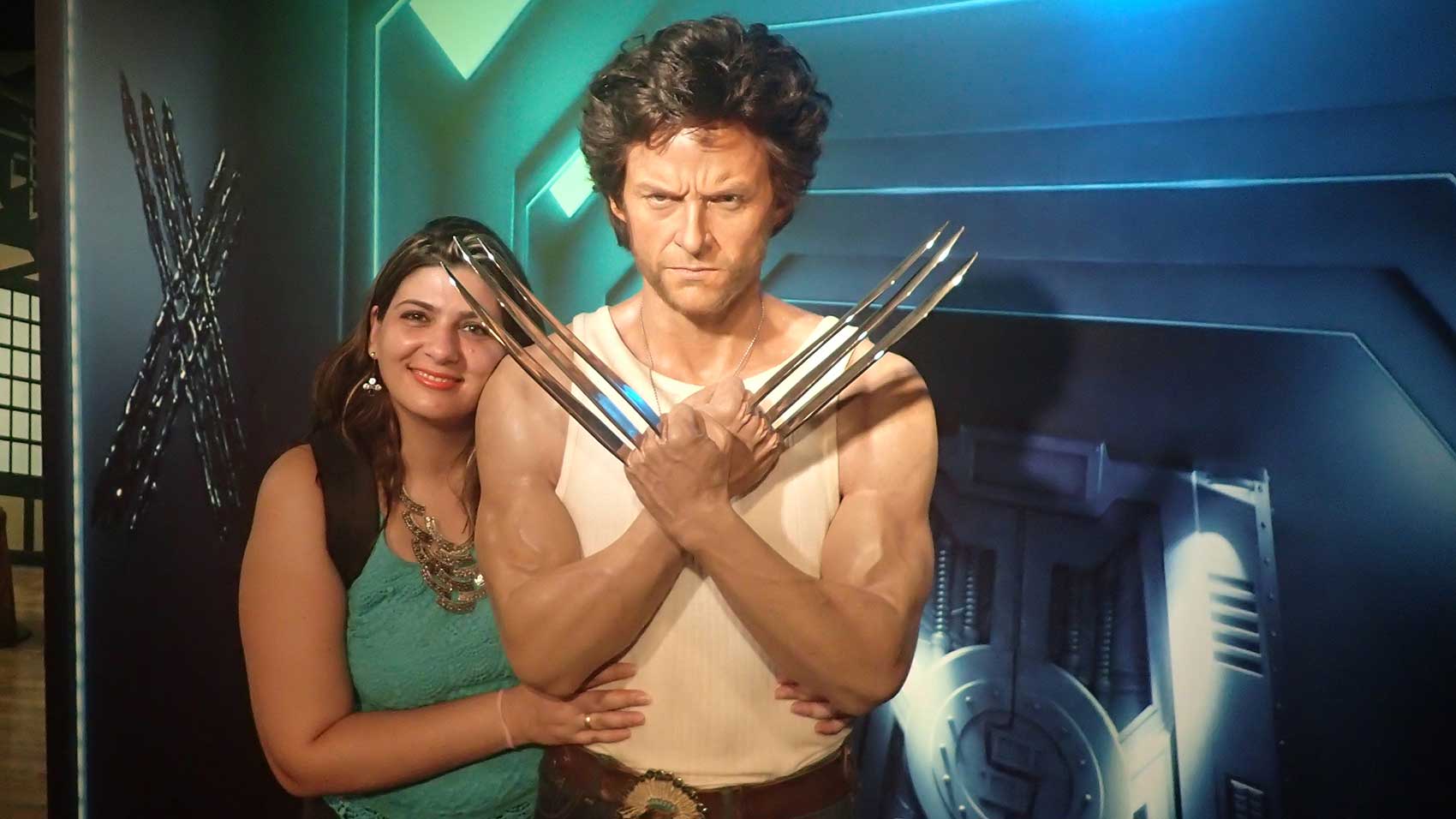 Eu e o Wolverine (Hugh Jackman) no museu de Cera Madame Tussauds