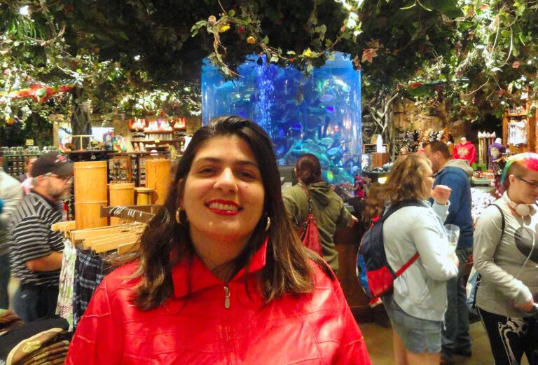 Eu no Rainforest Café em Orlando
