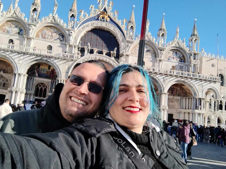 Nós na frente da Basilica de São Marcos em Veneza